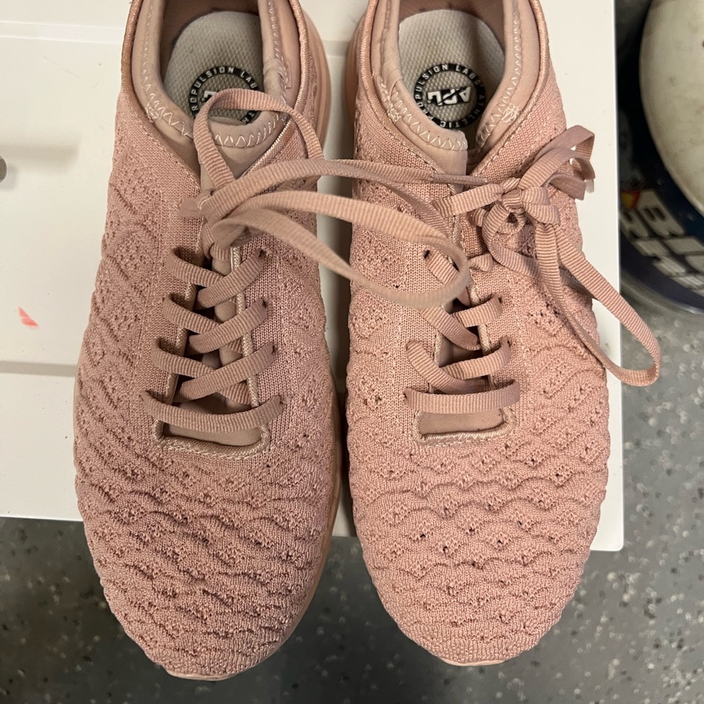 APL Techloom sneakers size 9